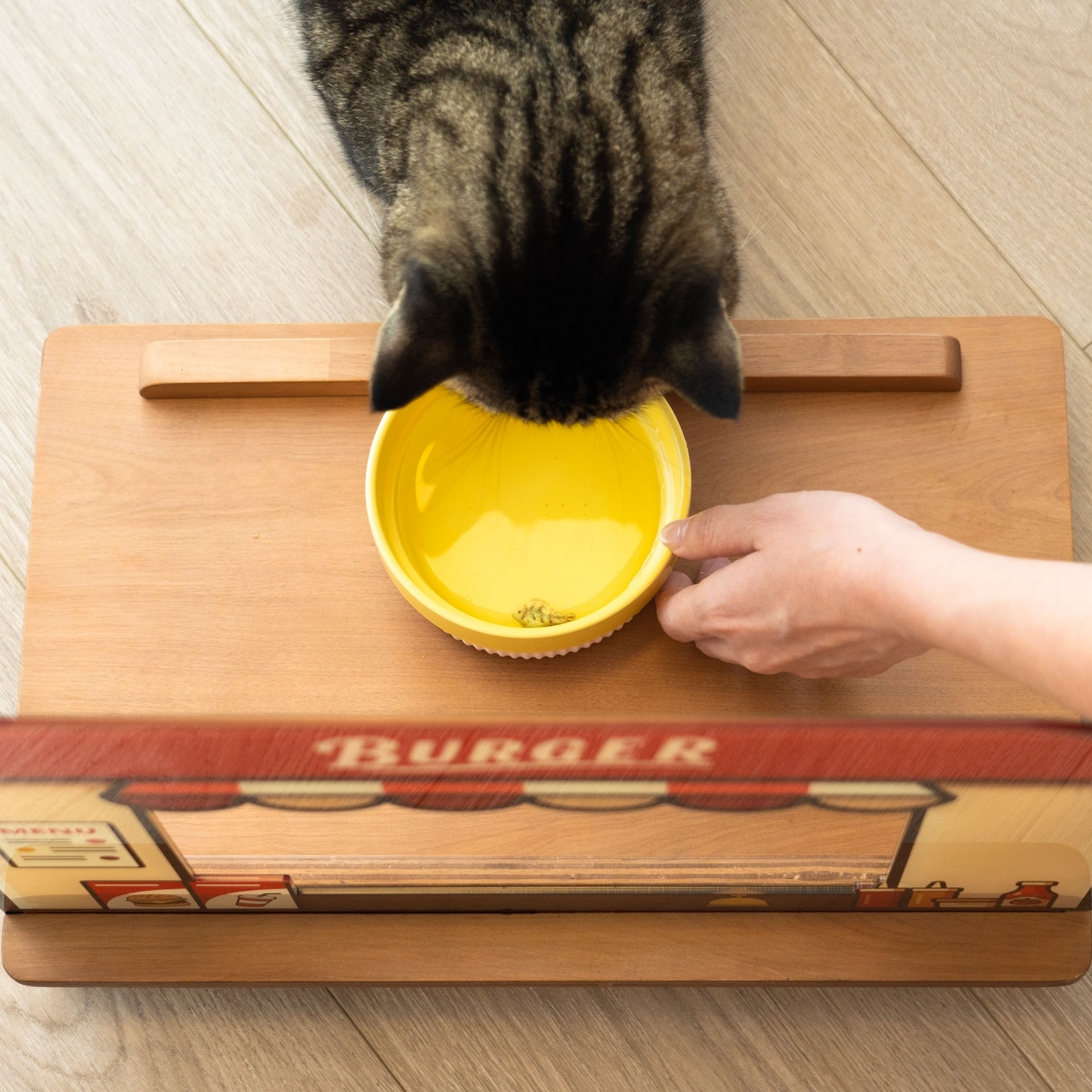 PurrMello LIVE Pet Bowl Stand – Retro TV Design